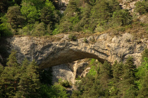Gehen Sie zum die Brücke des Ungeheuers