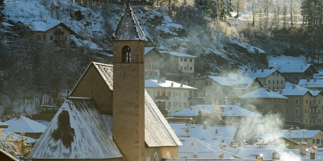 Die Kirche St. Vigilio und das Franziskaner Kloster #1 | © Foto Archivio Apt Val di Fiemme