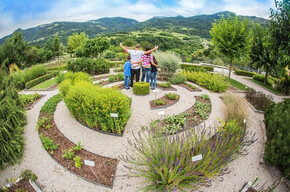 Brentonico mit dem Kinderwagen | © APT Rovereto Vallagarina Monte Baldo