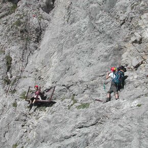 Spettacolare ponticello lungo la Via Ferrata Castiglioni | © APT Madonna di Campiglio, Pinzolo, Val Rendena