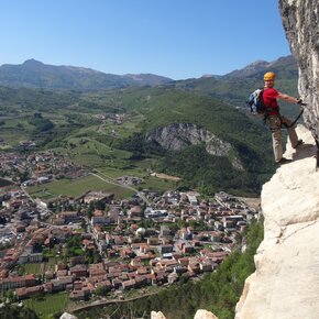 Via ferrata Monte Albano, con la vista su Mori | © Garda Trentino 