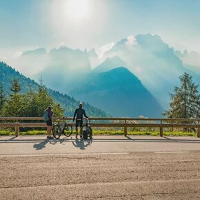 Ciclisti sul DoGa alle porte di Madonna di Campiglio | © APT Madonna di Campiglio, Pinzolo, Val Rendena