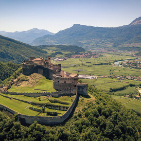 Besenello-Tour, zwischen Schloss Beseno und den Zambeler Wasserfällen | © APT Rovereto Vallagarina Monte Baldo