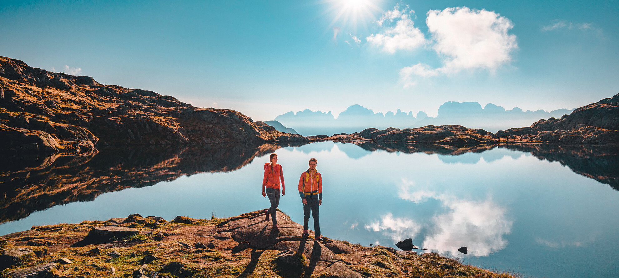 Скалы и яркие краски