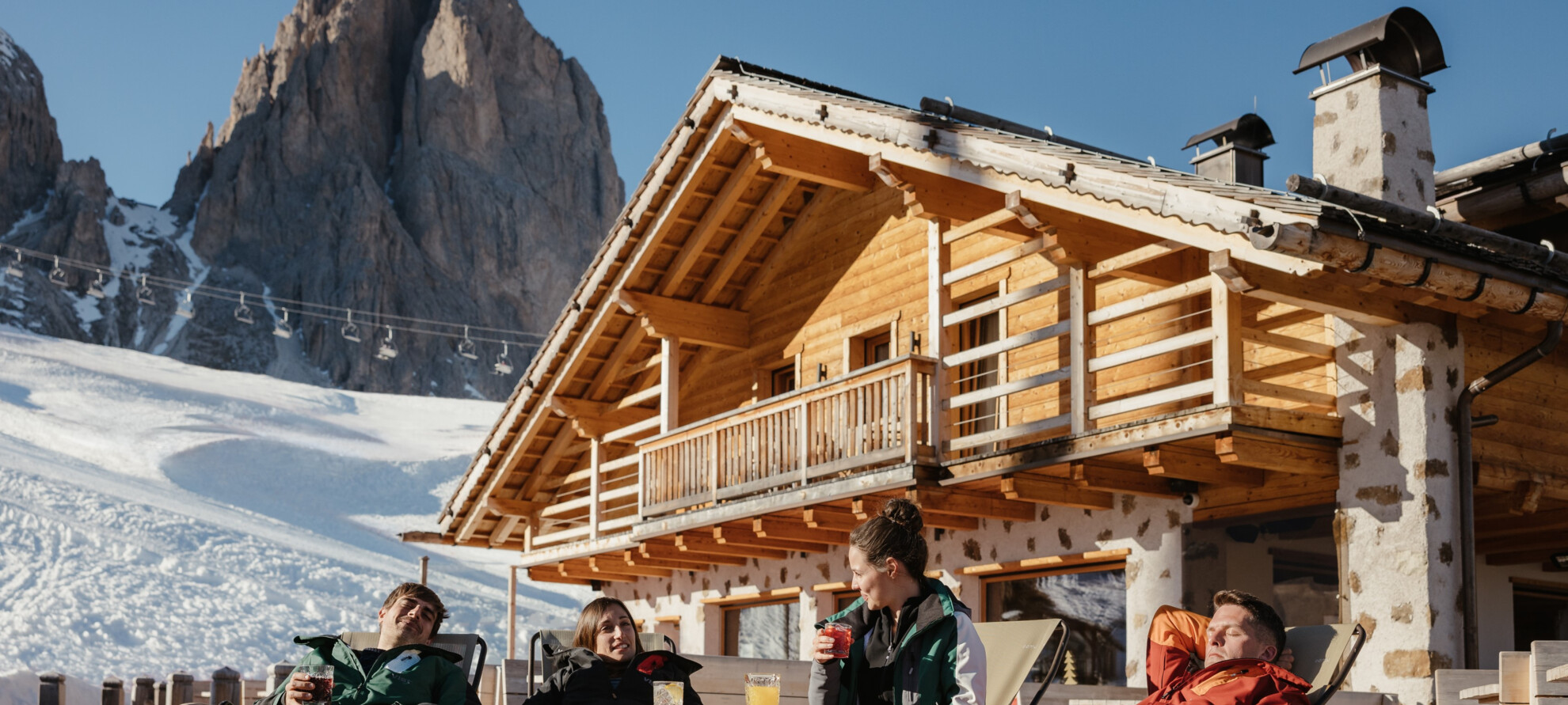 Val di Fassa - Passo Sella - Rifugio Salei - Relax sulle sdraio nella terrazza del rifugio | © Alex Moling