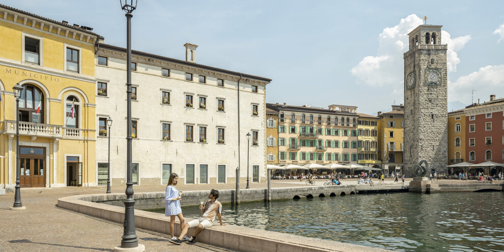 Garda Trentino - Riva del Garda - Piazza Catena - Aperitivo in piazza | © Luca Rotondo