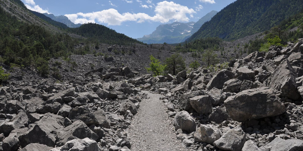 Cross the “scree” in Val di Tovel