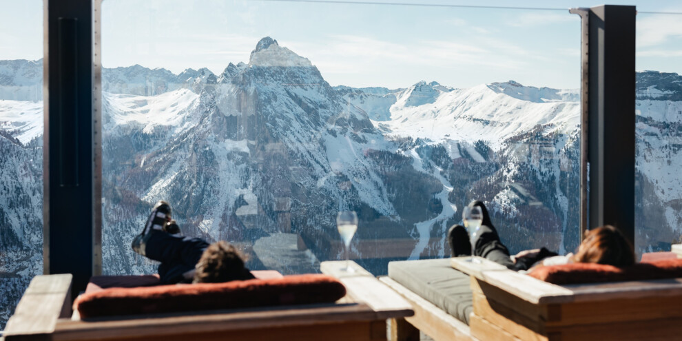 Val di Fassa - Canazei - Belvedere - Rifugio Fredarola - Aperitivo nella terrazza del rifugio - Trentodoc | © Alex Moling