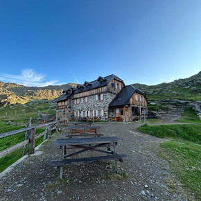 Berge und Schutzhütten