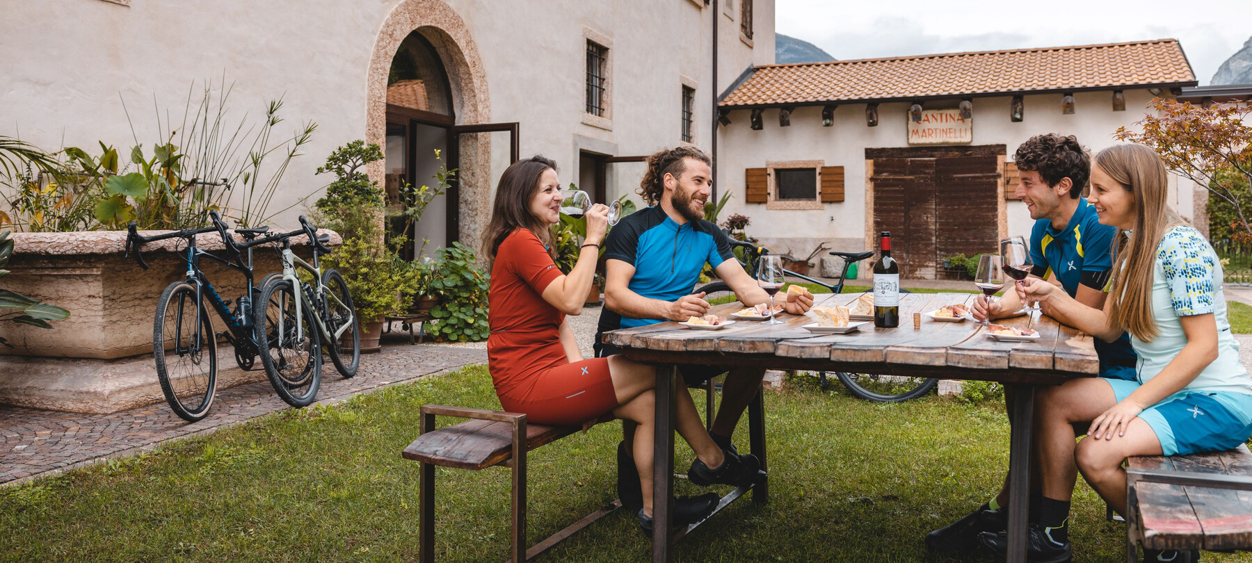 Dolomiti Paganella - Piana Rotaliana - Mezzocorona - Cantina A. Martinelli 1860 - Gravel - Bike - Cicloturismo - Deguatazione di vino | © Mathäus Gartner