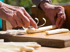 Spargel, von der Erde auf den Tisch