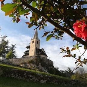 Experience Tesino: Guided tour of the little church of Sant'Ippolito and Cassiano, followed by a visit to the Museum of Modern Wooden Sculpture
