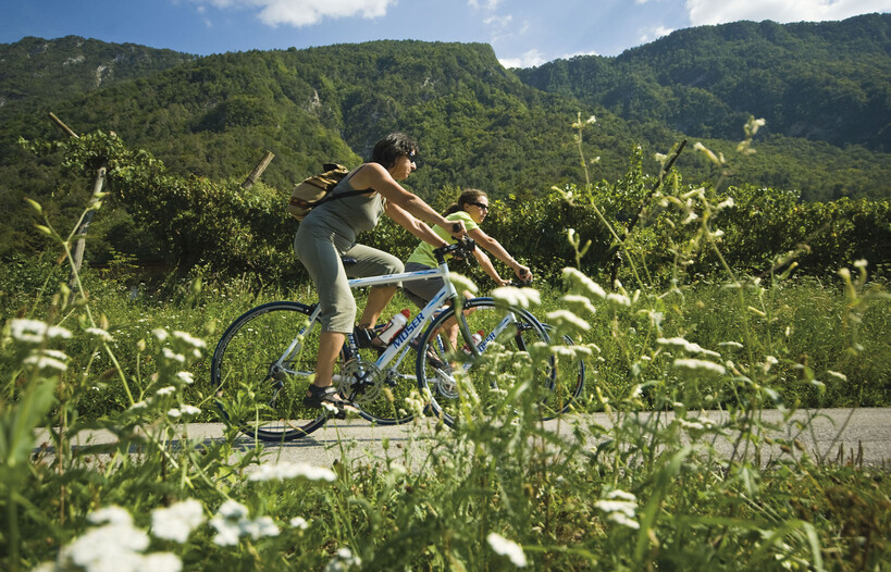 Valsugana - Estate 2007 - Ciclisti sulla pista ciclabile 