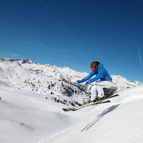 Winterreise auf Skiern