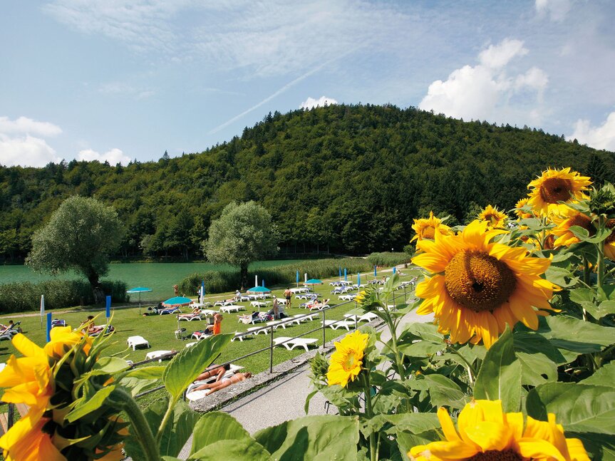 Sunbathe on the beaches of the Trentino lakes