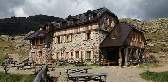 Rifugio_stella_alpina_lago_corvo