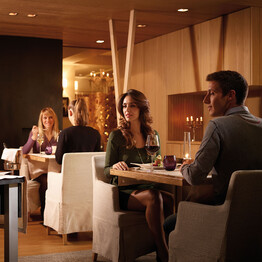 Weine und Schaumwein Trentodoc, Milcherzeugnisse, Obst und Gemüse DIE GESCHICHTE DES TERRITORIUMS SETZT SICH ZU TISCH FORT