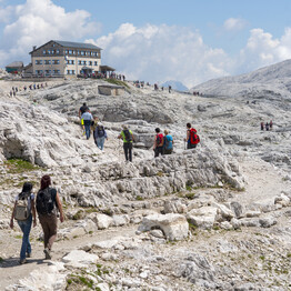 Die Berge und das legendäre „Alpenglühen“ AUF ENTDECKUNGSTOUR DURCH DAS UNESCO-WELTERBE DER DOLOMITEN