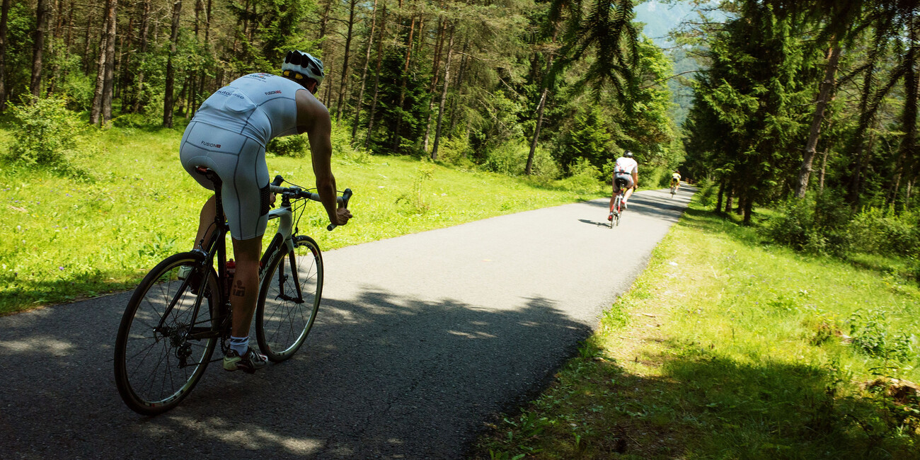 A complete range of cycle paths, “climbs of champions” and dirt roads CYCLING FOR FUN, CYCLING FOR PASSION #1