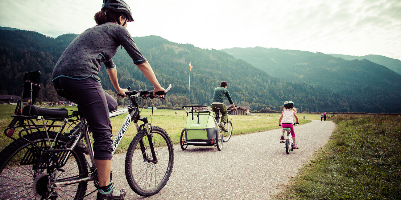 A complete range of cycle paths, “climbs of champions” and dirt roads CYCLING FOR FUN, CYCLING FOR PASSION #2