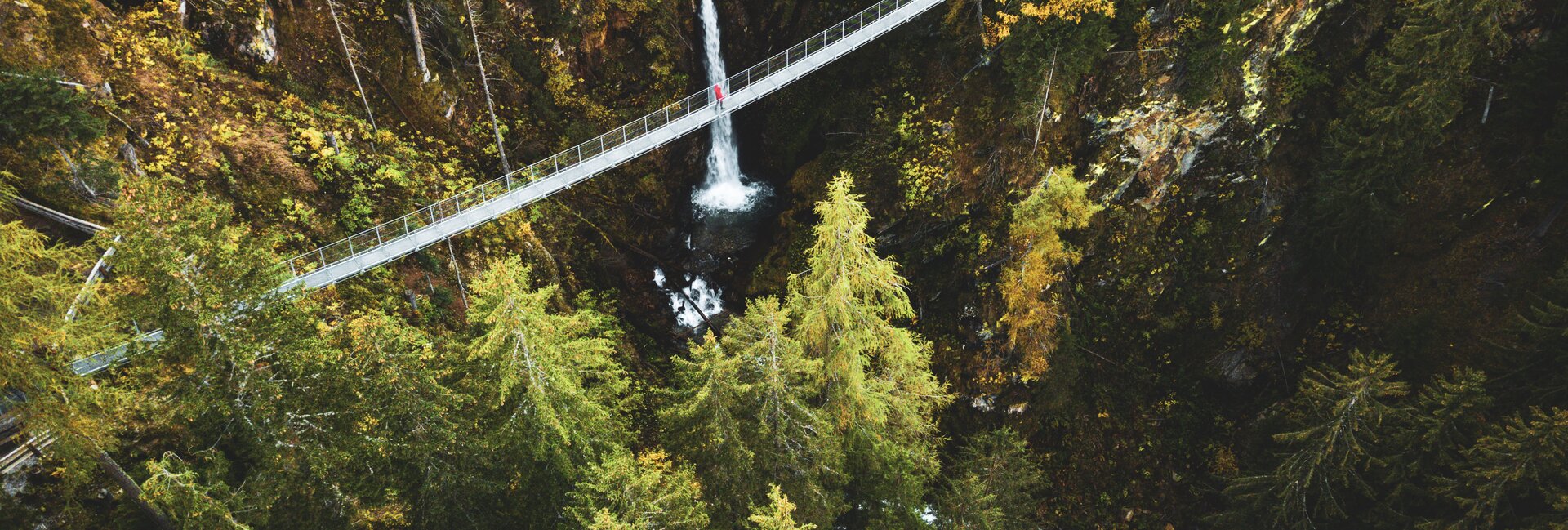 Val di Rabbi - Cascata Ragaiolo - Emozione e adrenalina sul Ponte sospeso  | © Simone Mondino