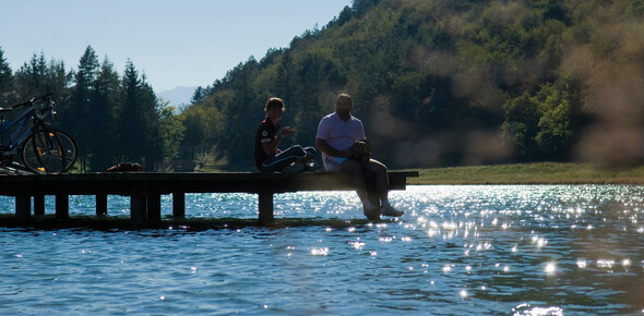 Lago di Nembia - ciclisti in relax