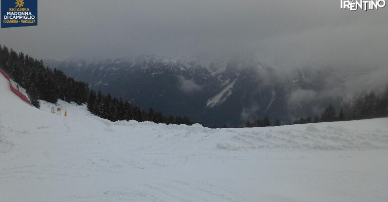 Webcam Folgarida-Marilleva  (Skiarea Campiglio Dolomiti di Brenta - Val di Sole Val Rendena) - Pista delle Rocce - Folgarida