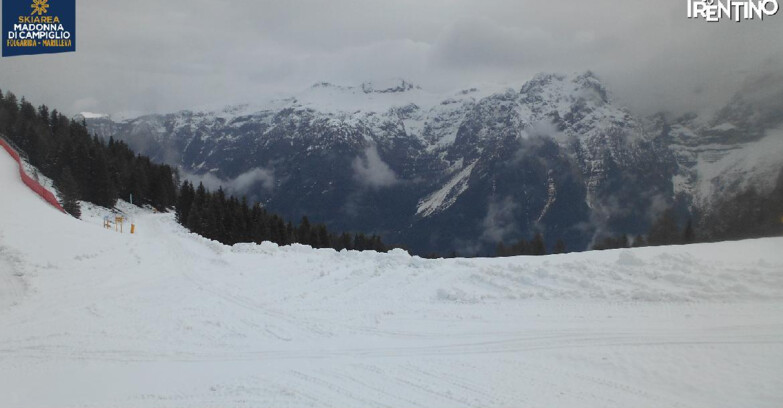 Webcam Folgarida-Marilleva  (Skiarea Campiglio Dolomiti di Brenta - Val di Sole Val Rendena) - Pista delle Rocce - Folgarida