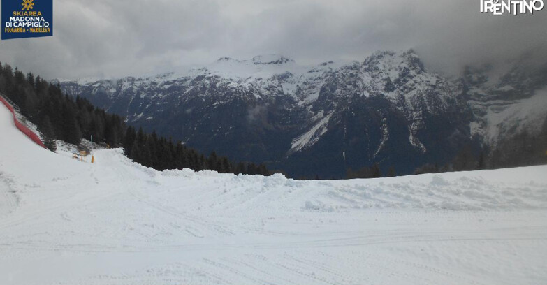 Webcam Folgarida-Marilleva  (Skiarea Campiglio Dolomiti di Brenta - Val di Sole Val Rendena) - Pista delle Rocce - Folgarida