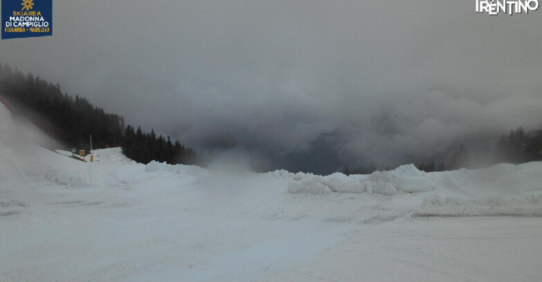 Webcam Folgarida-Marilleva  (Skiarea Campiglio Dolomiti di Brenta - Val di Sole Val Rendena) - Pista delle Rocce - Folgarida
