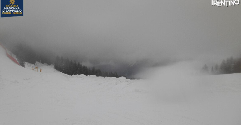 Webcam Folgarida-Marilleva  (Skiarea Campiglio Dolomiti di Brenta - Val di Sole Val Rendena) - Pista delle Rocce - Folgarida
