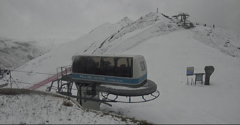 Webcam Pozza di Fassa-Aloch-Buffaure  - Pala del Geiger, sullo sfondo il Pordoi