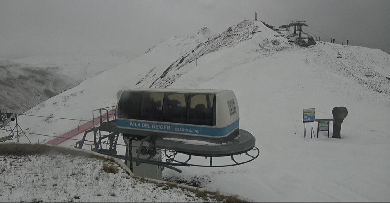 Webcam Pozza di Fassa-Aloch-Buffaure  - Pala del Geiger, sullo sfondo il Pordoi