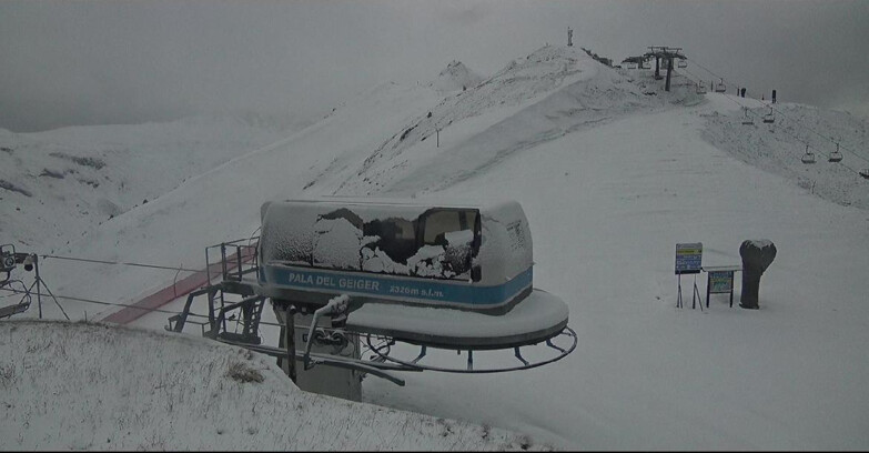 Webcam Pozza di Fassa-Aloch-Buffaure  - Pala del Geiger, sullo sfondo il Pordoi