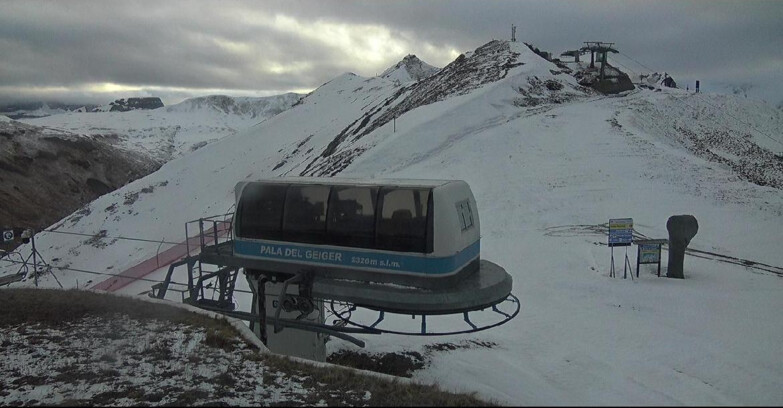Webcam Pozza di Fassa-Aloch-Buffaure  - Pala del Geiger, sullo sfondo il Pordoi