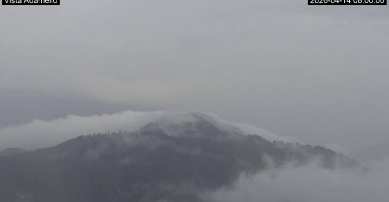 Webcam Ski Area Lavarone  - View on Ghiacciaio Adamello 