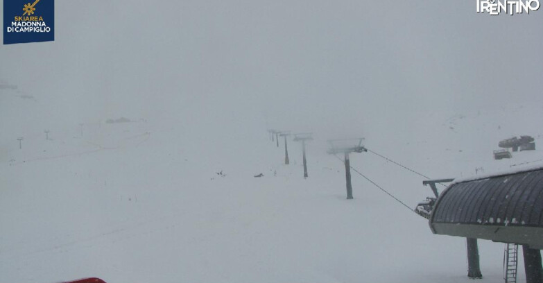 Webcam Madonna di Campiglio (Skiarea Campiglio Dolomiti di Brenta - Val di Sole Val Rendena) - Grostè 2500