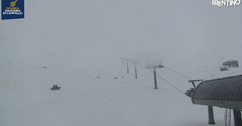 Webcam Madonna di Campiglio (Skiarea Campiglio Dolomiti di Brenta - Val di Sole Val Rendena) - Grostè 2500
