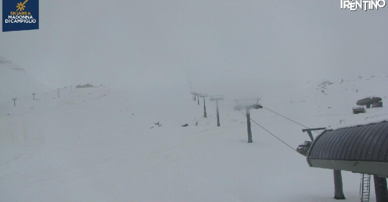 Webcam Madonna di Campiglio (Skiarea Campiglio Dolomiti di Brenta - Val di Sole Val Rendena) - Grostè 2500