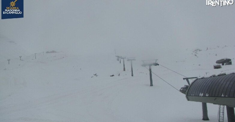 Webcam Madonna di Campiglio (Skiarea Campiglio Dolomiti di Brenta - Val di Sole Val Rendena) - Grostè 2500