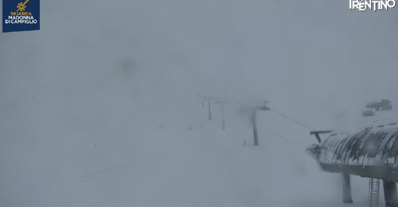 Webcam Madonna di Campiglio (Skiarea Campiglio Dolomiti di Brenta - Val di Sole Val Rendena) - Grostè 2500