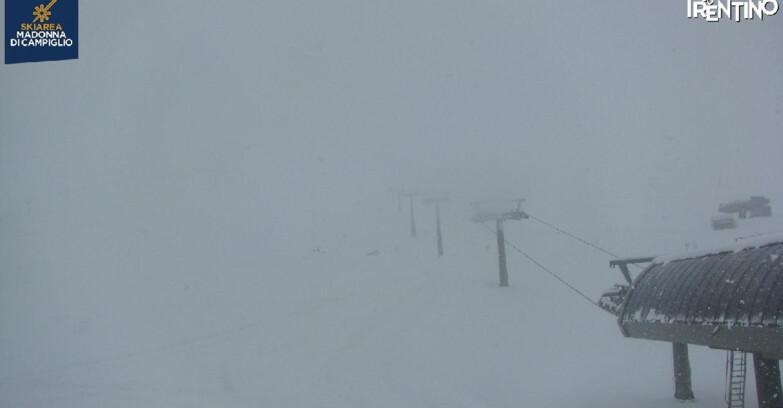 Webcam Madonna di Campiglio (Skiarea Campiglio Dolomiti di Brenta - Val di Sole Val Rendena) - Grostè 2500